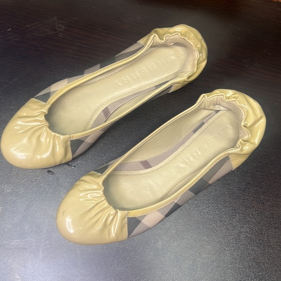 Burberry quilted ballet flats, patent nude toe cap: Size 37 - Picture 3 of 7